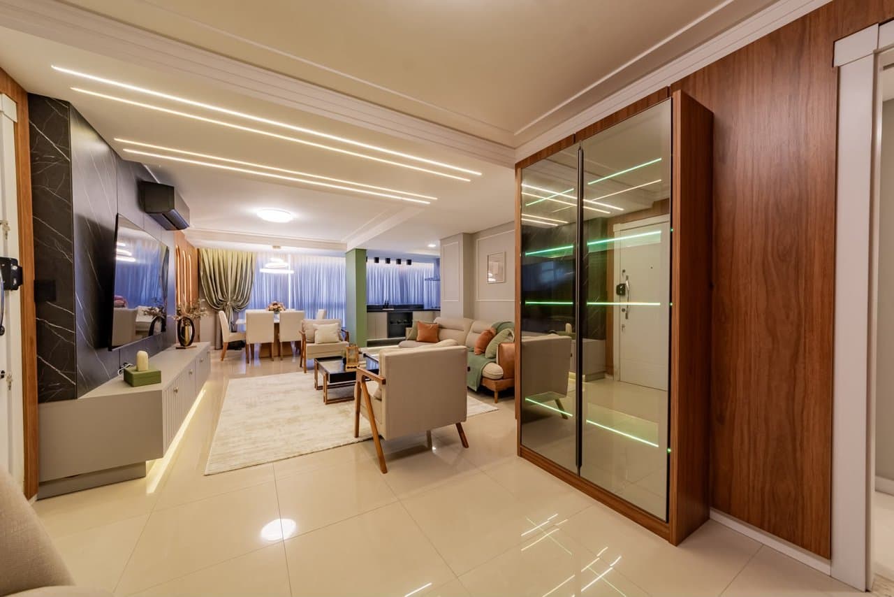 Apartamento de 3 quartos com 3 suítes e 130 m² em Bal. Camboriú
