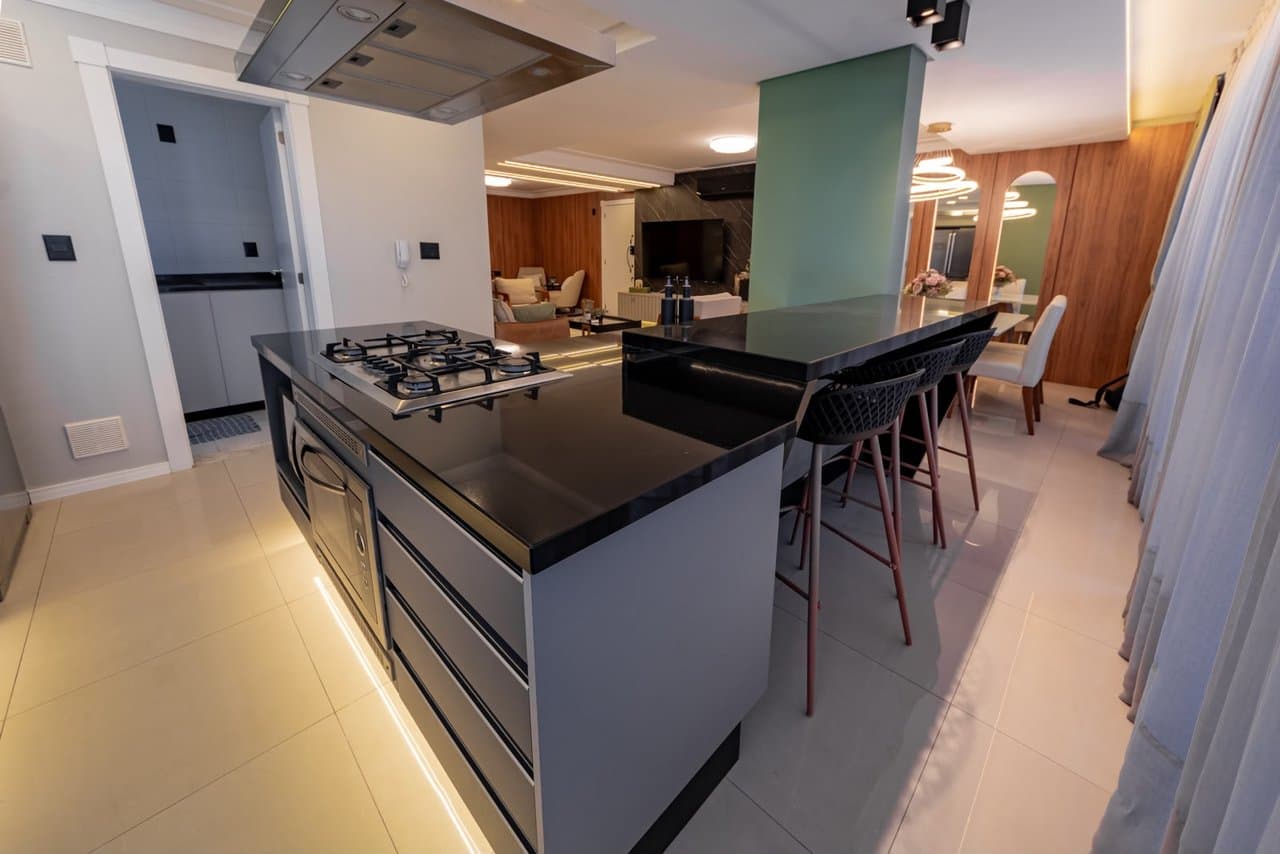Apartamento de 3 quartos com 3 suítes e 130 m² em Bal. Camboriú