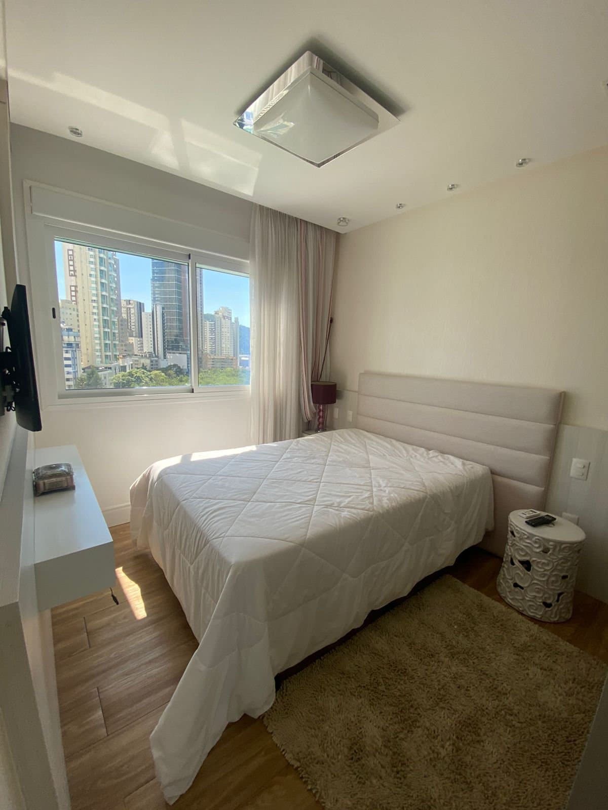 Apartamento de 4 quartos com 4 suítes e 220 m² em Bal. Camboriú