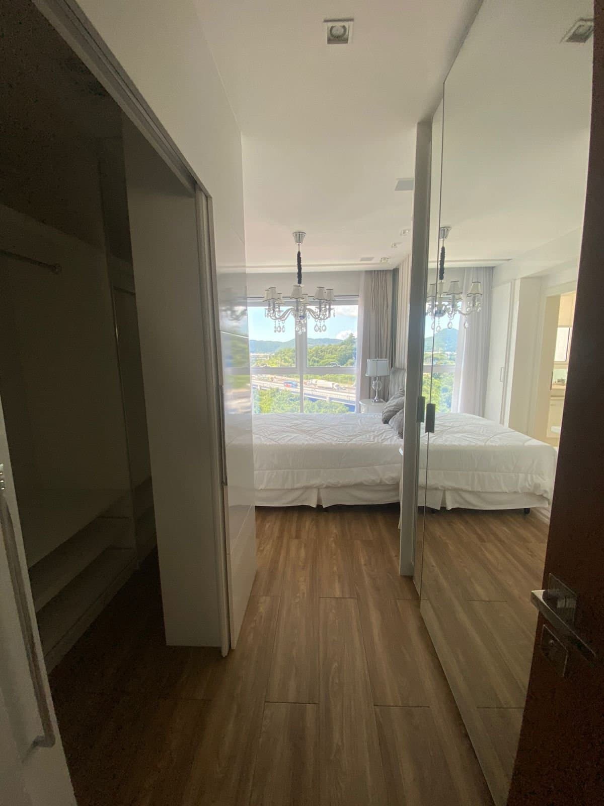 Apartamento de 4 quartos com 4 suítes e 220 m² em Bal. Camboriú