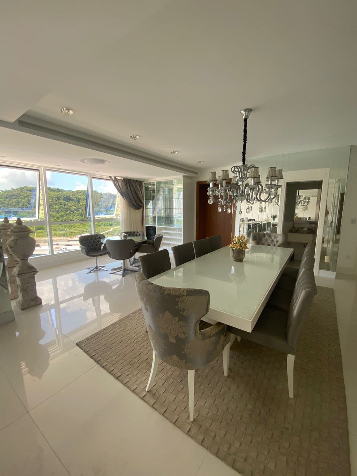 Apartamento de 4 quartos com 4 suítes e 220 m² em Bal. Camboriú