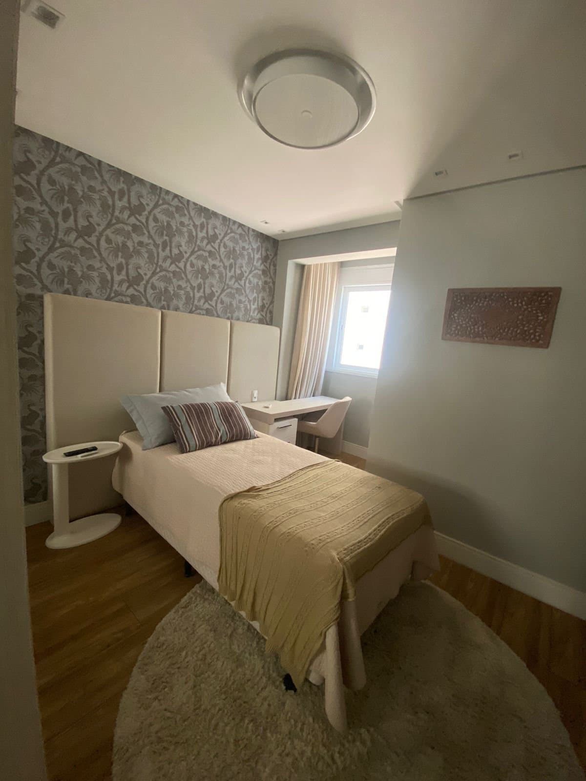 Apartamento de 4 quartos com 4 suítes e 220 m² em Bal. Camboriú