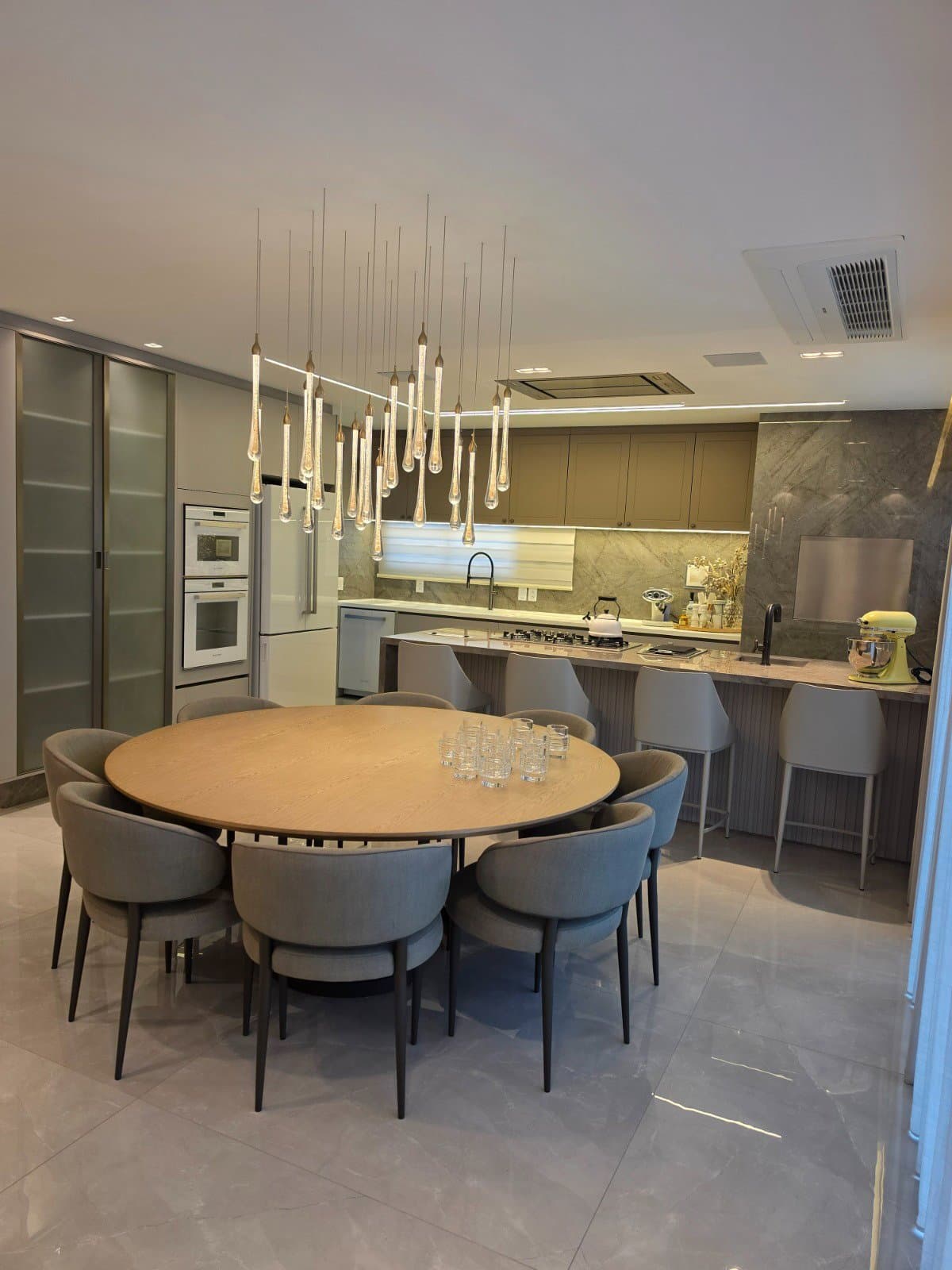 Apartamento de 3 quartos com 3 suítes e 259 m² em Bal. Camboriú