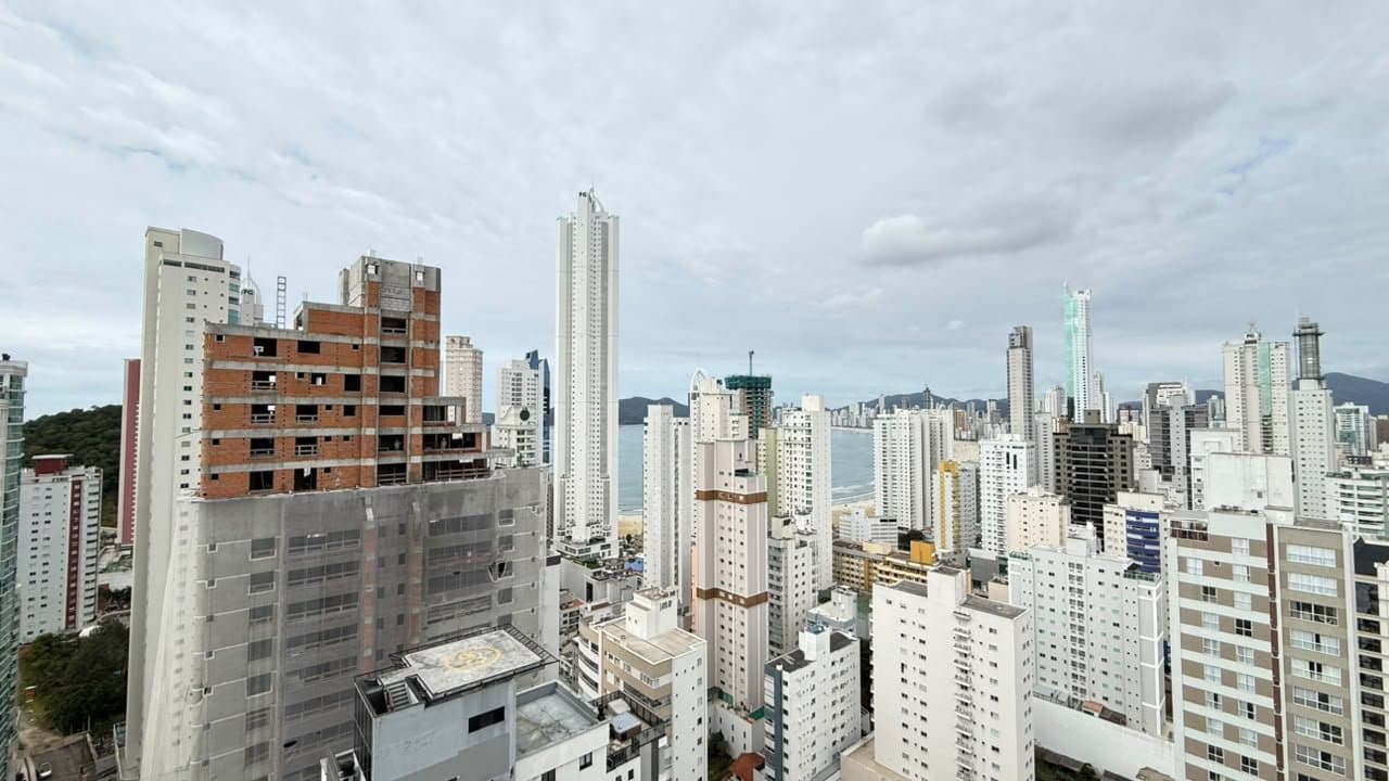 Apartamento de 3 quartos com 3 suítes e 137 m² em Bal. Camboriú