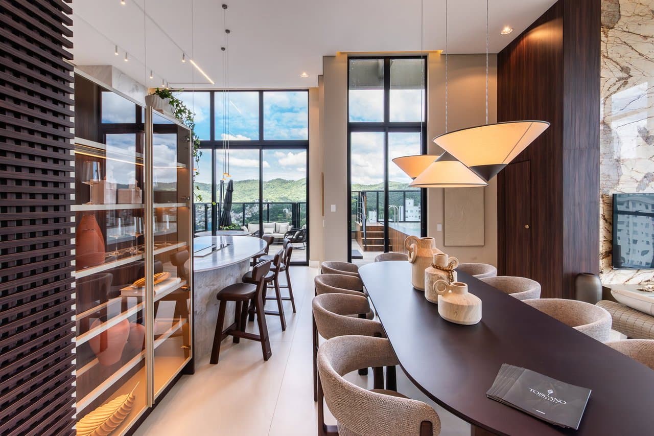 Cobertura de 4 quartos com 4 suítes e 296 m² em Bal. Camboriú