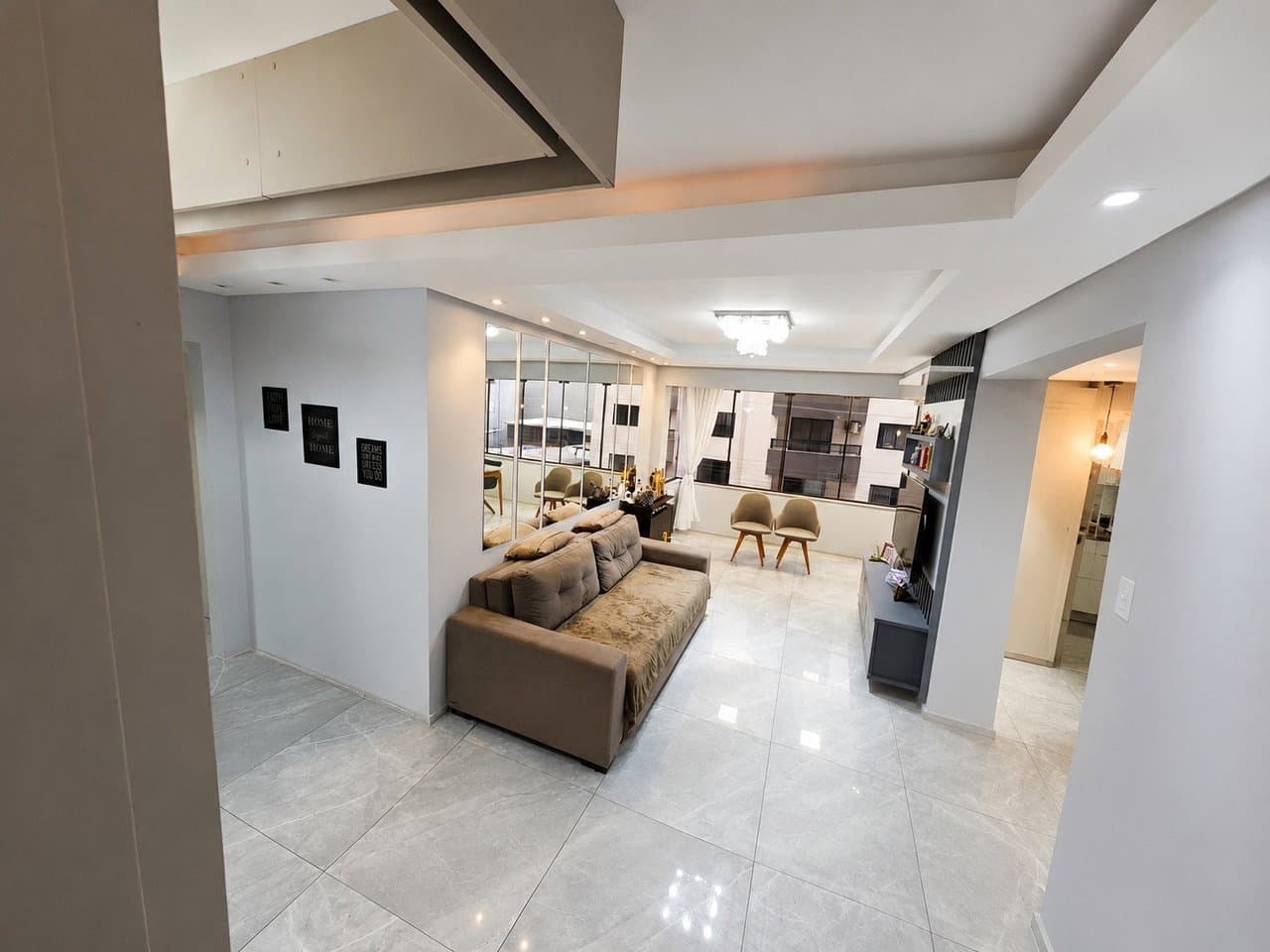 Apartamento de 2 quartos com 1 suíte e 84 m² em Bal. Camboriú