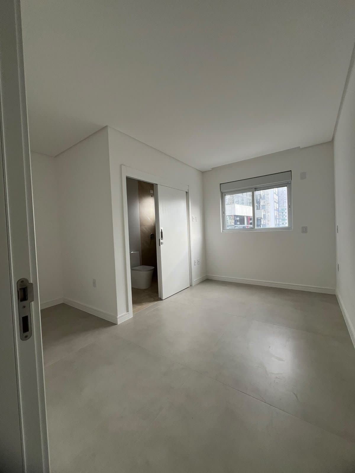 Apartamento de 4 quartos com 4 suítes e 163 m² em Bal. Camboriú
