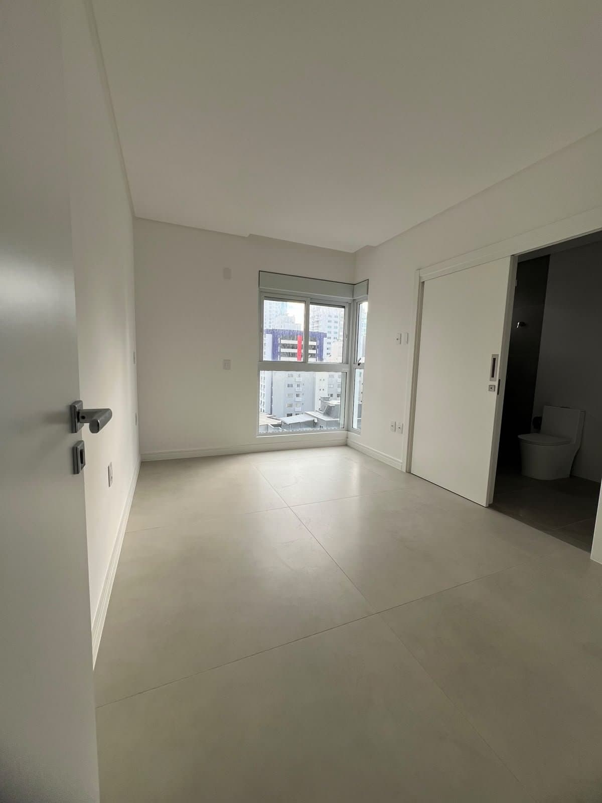 Apartamento de 4 quartos com 4 suítes e 163 m² em Bal. Camboriú