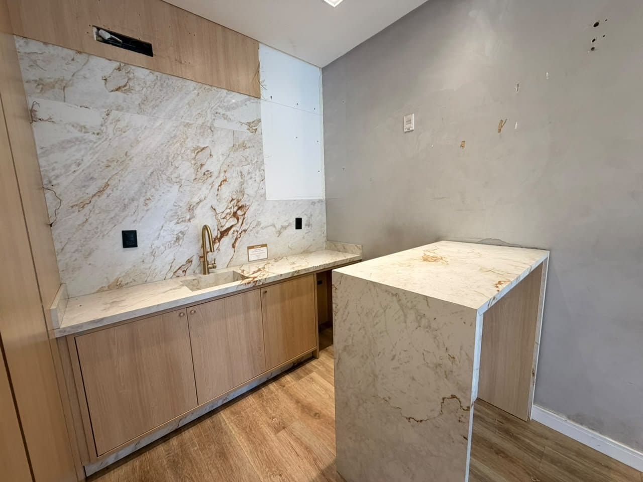 Sala Comercial 35 m² em Bal. Camboriú