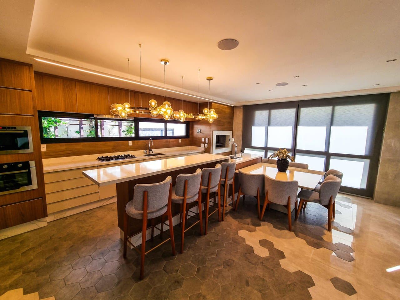 Apartamento de 4 quartos com 2 suítes e 132 m² em Bal. Camboriú