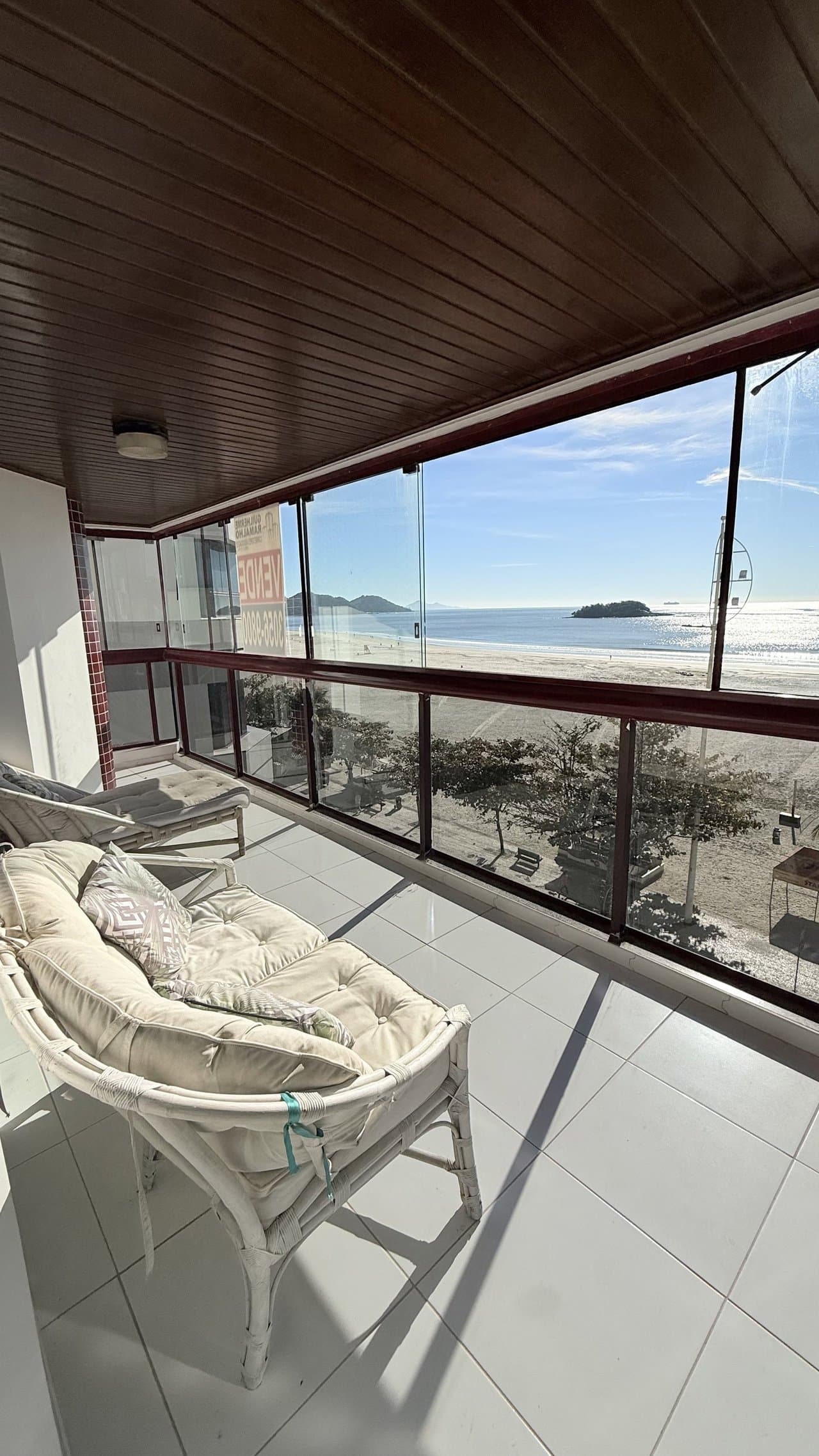 Apartamento de 3 quartos com 3 suítes e 179 m² em Bal. Camboriú