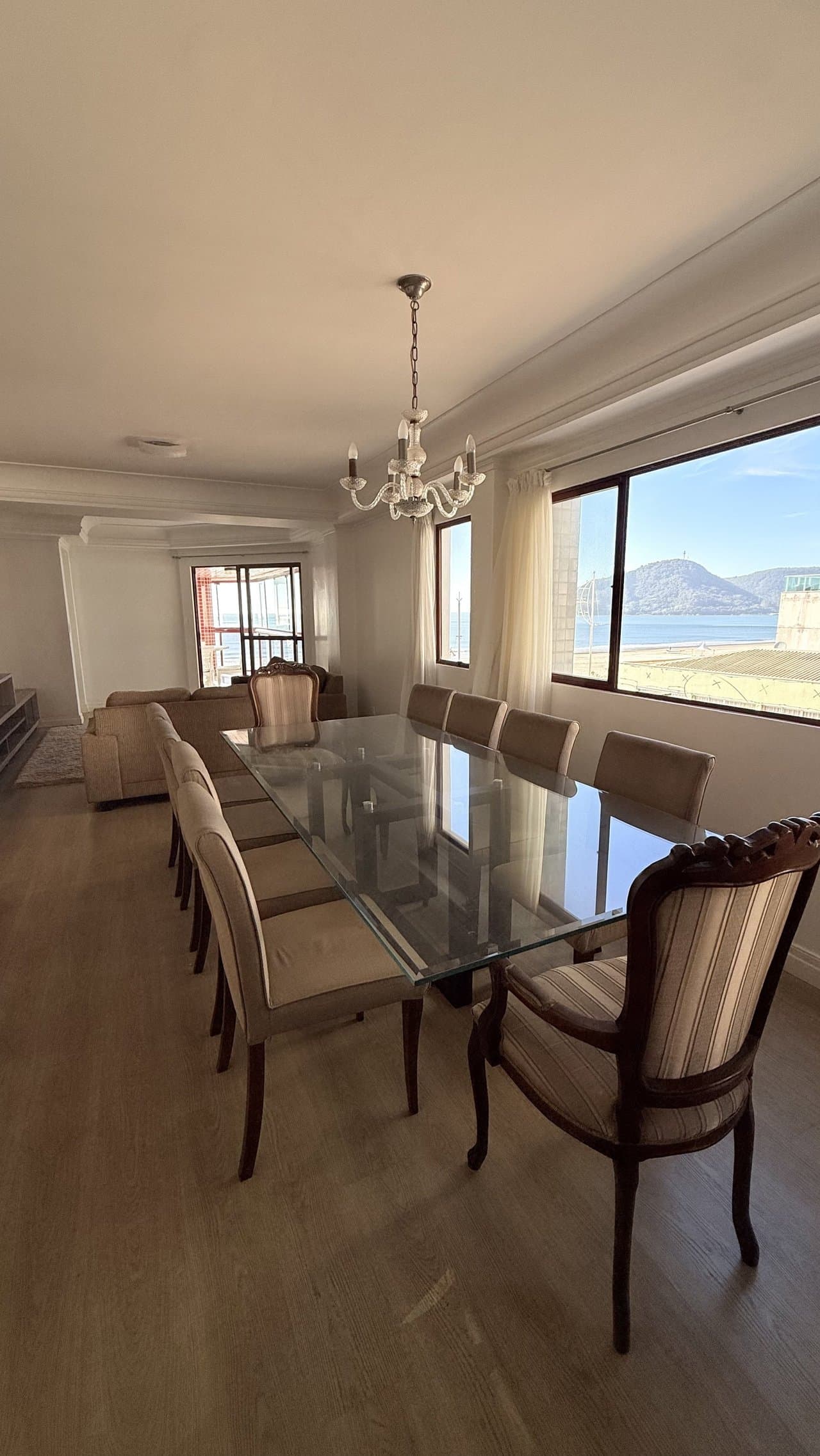 Apartamento de 3 quartos com 3 suítes e 179 m² em Bal. Camboriú