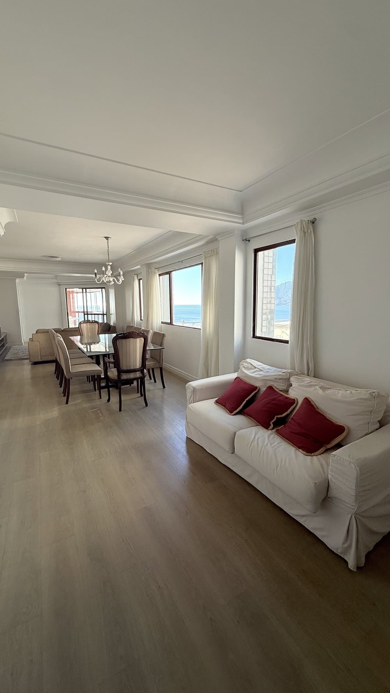Apartamento de 3 quartos com 3 suítes e 179 m² em Bal. Camboriú