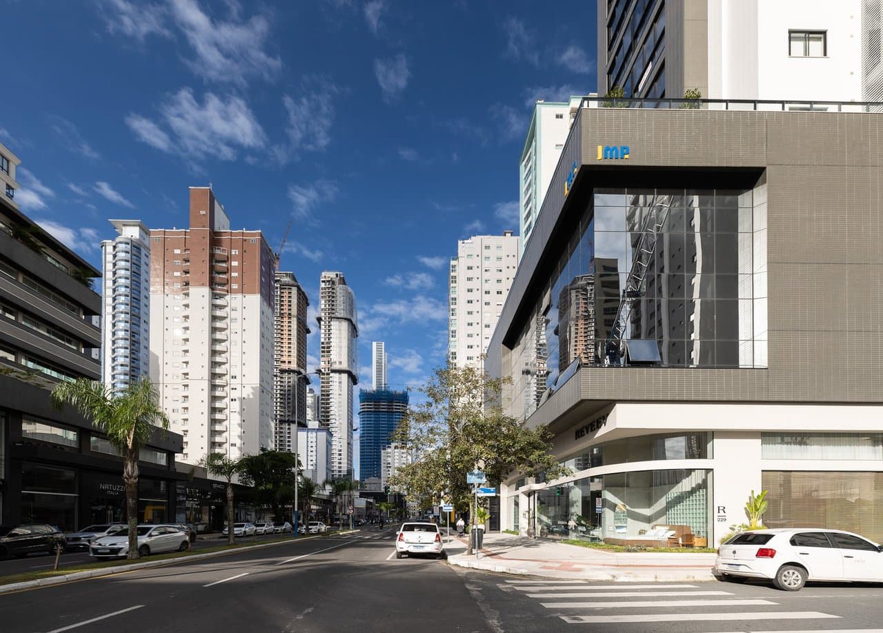 Apartamento de 2 quartos com 2 suítes e 136 m² em Bal. Camboriú