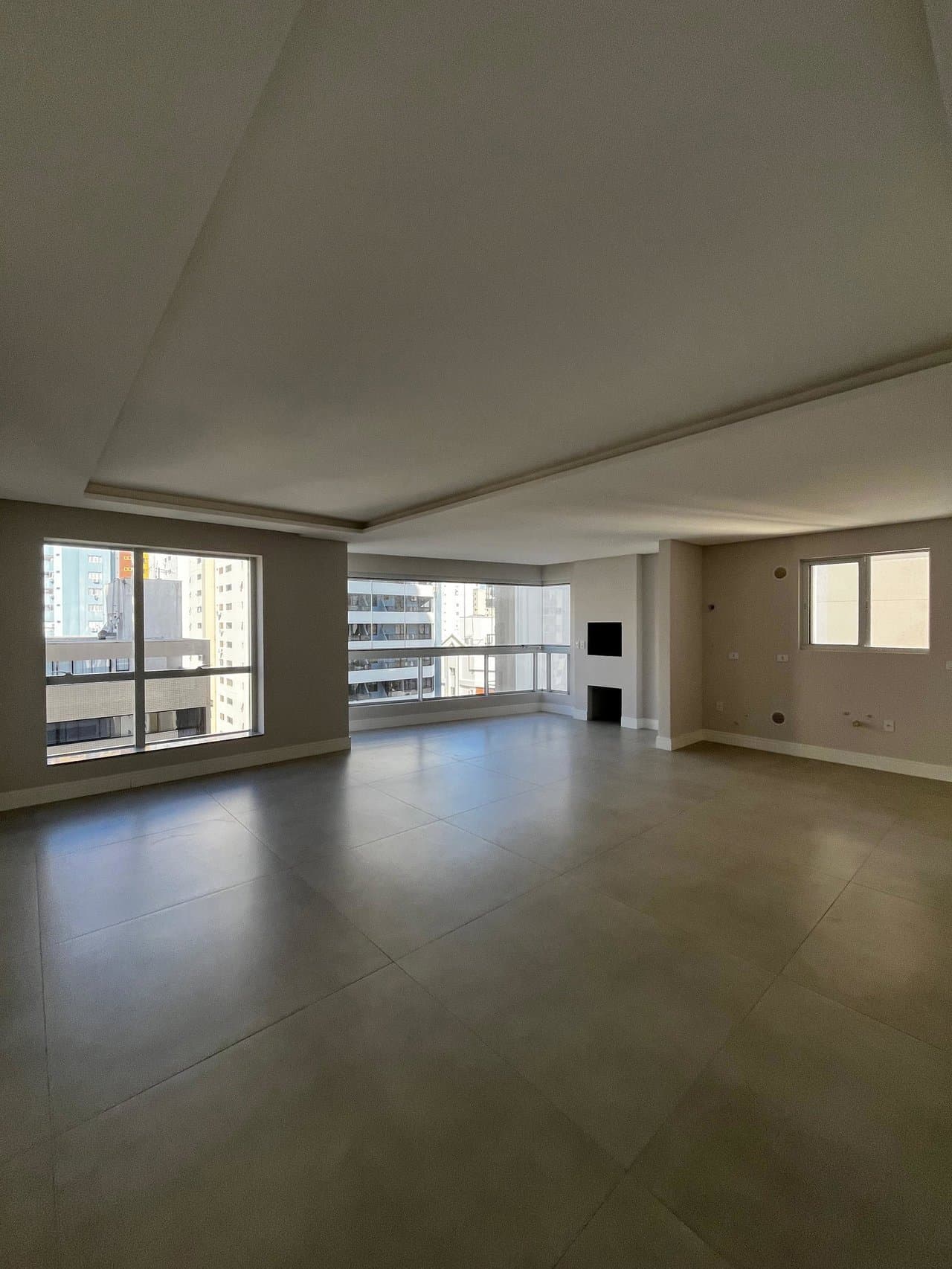 Apartamento de 4 quartos com 4 suítes e 163 m² em Bal. Camboriú