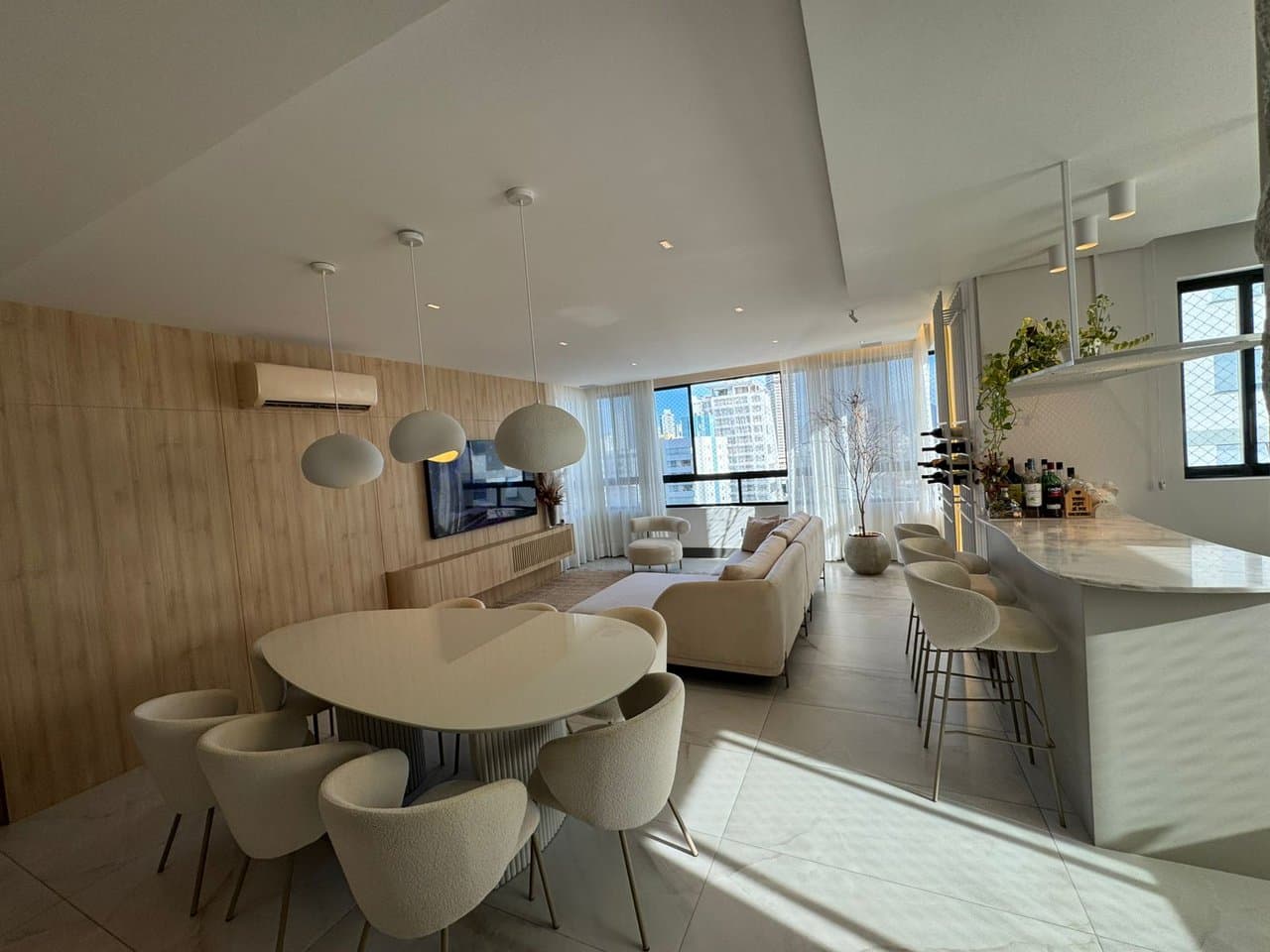 Apartamento de 3 quartos com 3 suítes e 130 m² em Bal. Camboriú