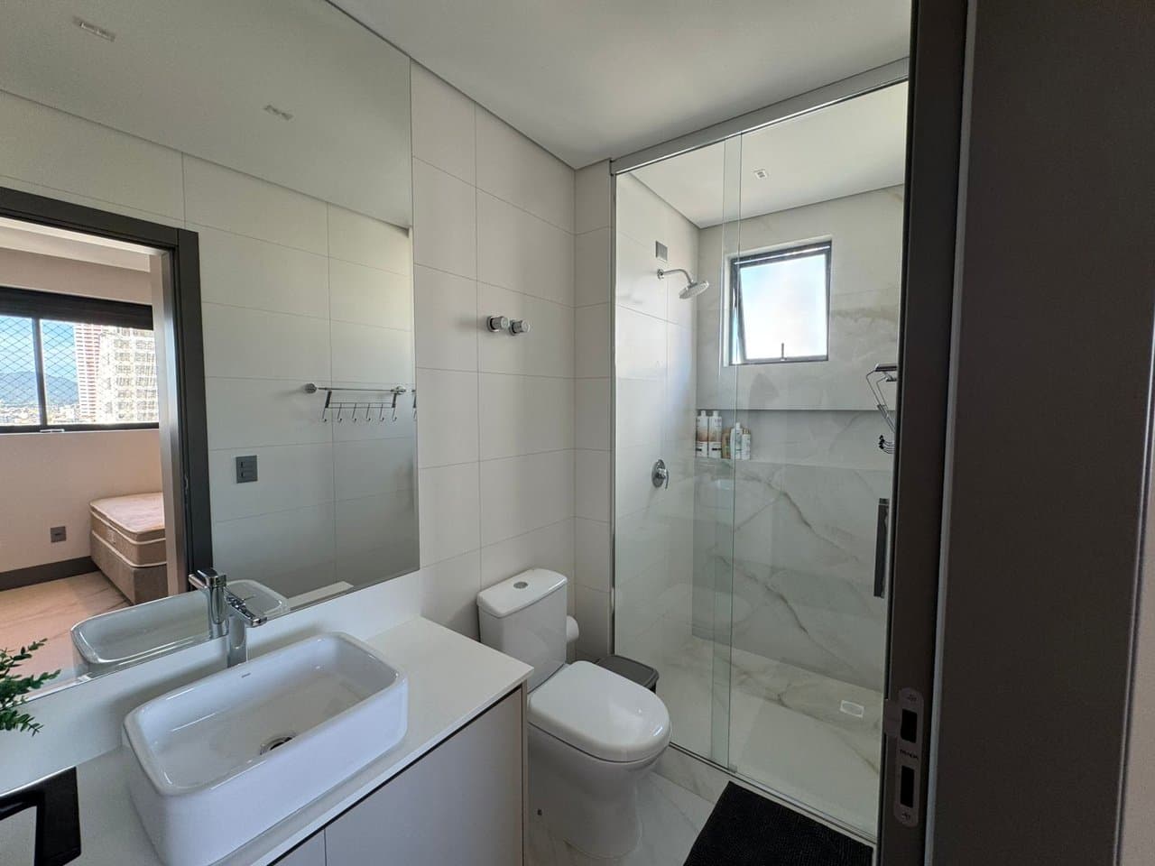 Apartamento de 3 quartos com 3 suítes e 130 m² em Bal. Camboriú