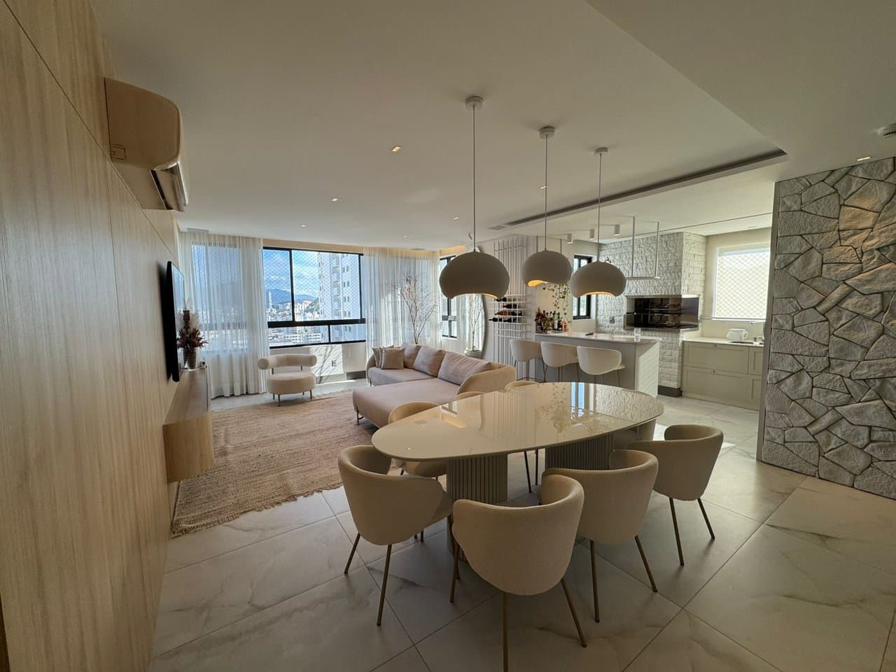 Apartamento de 3 quartos com 3 suítes e 130 m² em Bal. Camboriú