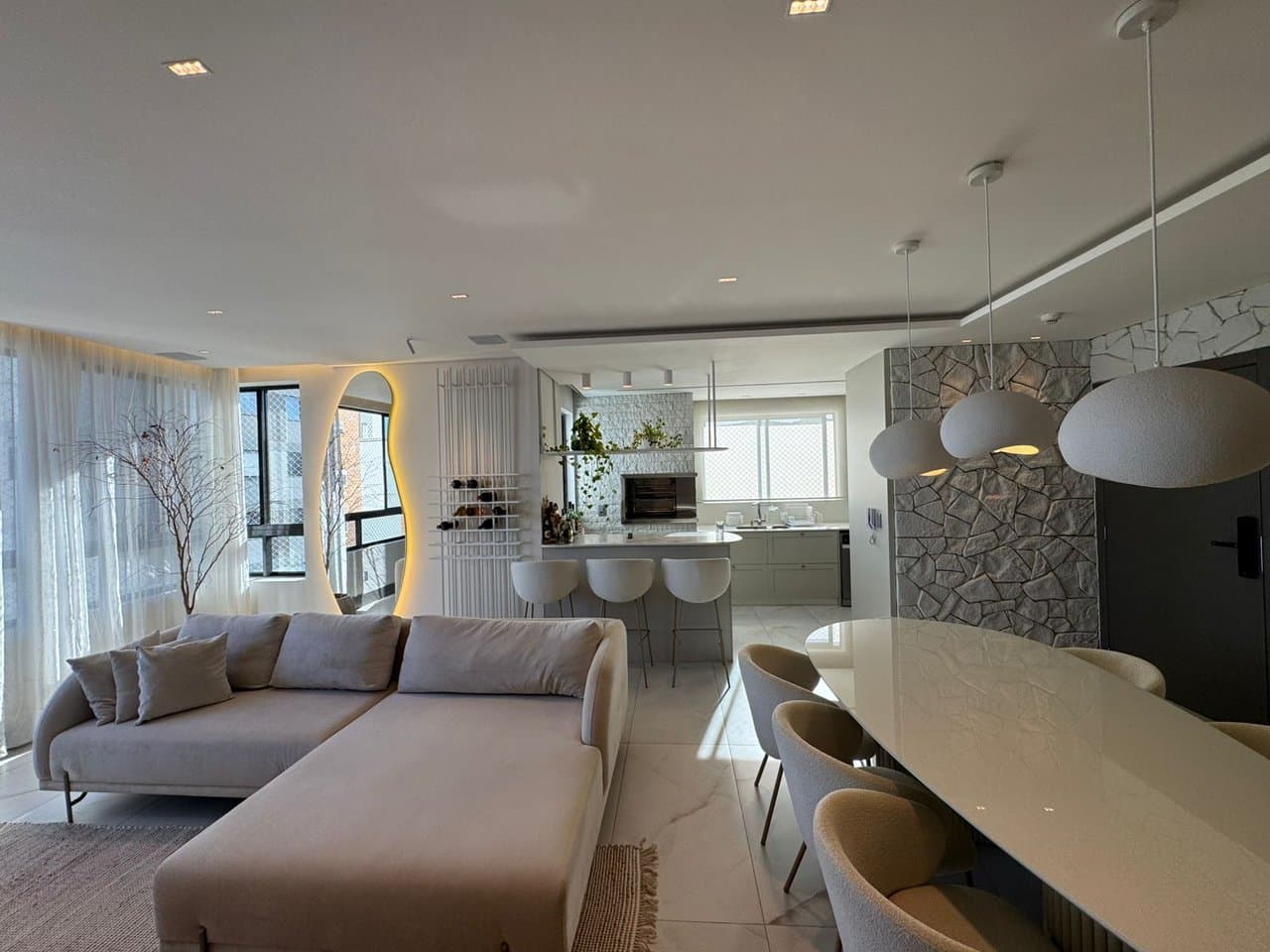 Apartamento de 3 quartos com 3 suítes e 130 m² em Bal. Camboriú
