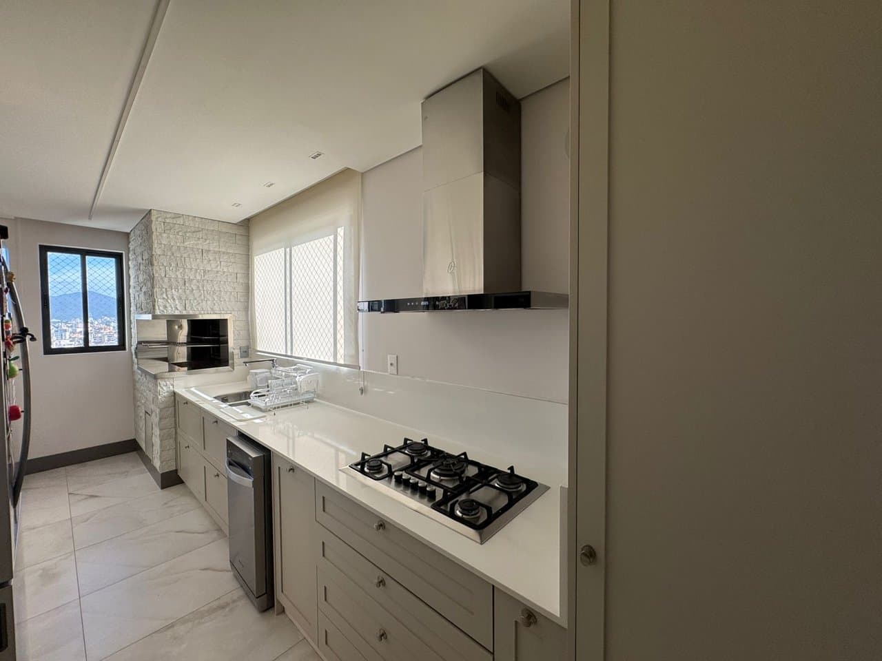 Apartamento de 3 quartos com 3 suítes e 130 m² em Bal. Camboriú
