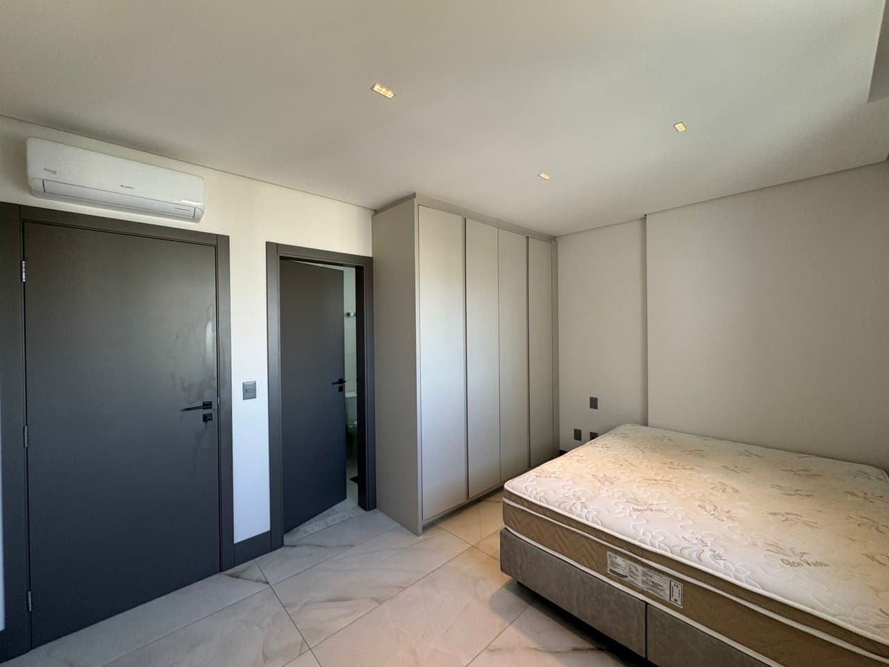 Apartamento de 3 quartos com 3 suítes e 130 m² em Bal. Camboriú