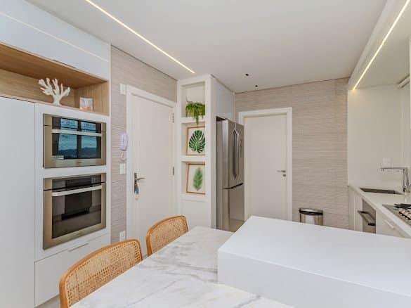 Apartamento de 4 quartos com 3 suítes e 179 m² em Bal. Camboriú