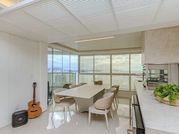 Apartamento de 4 quartos com 3 suítes e 179 m² em Bal. Camboriú