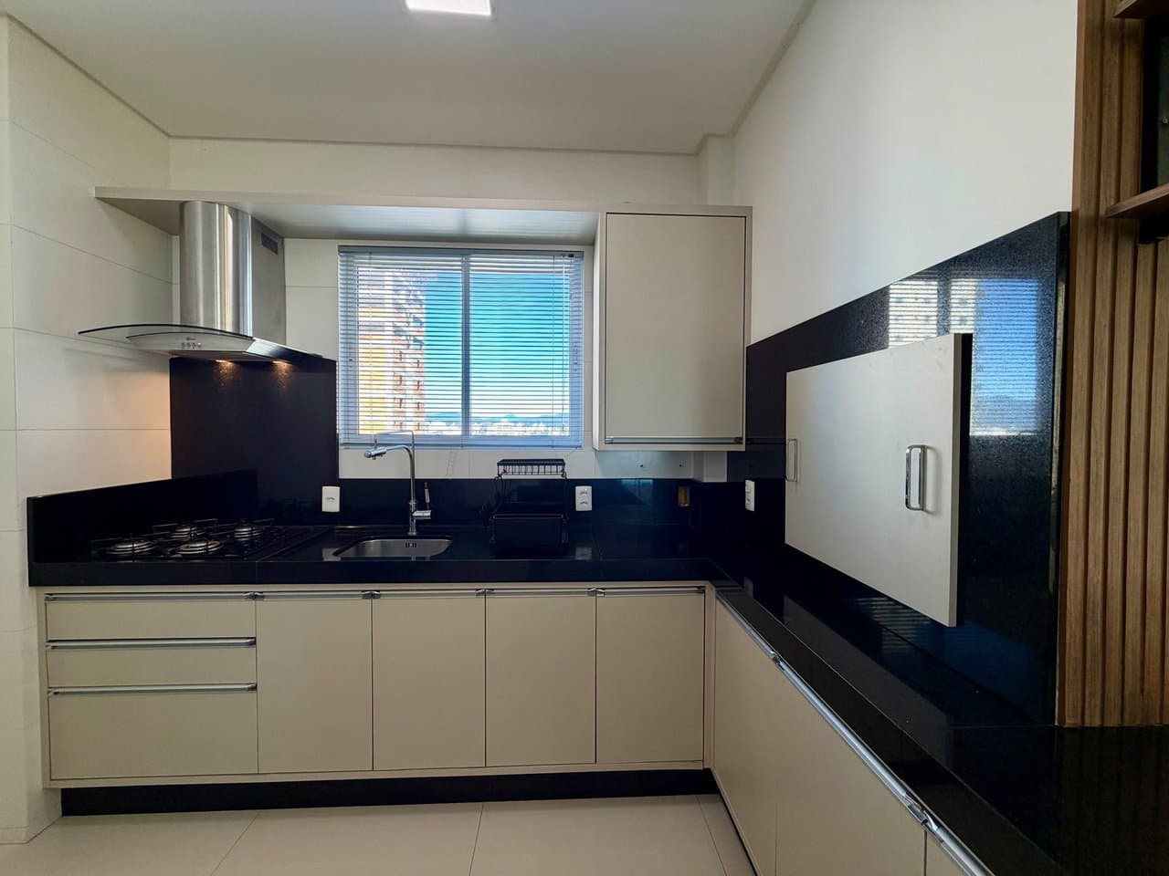 Apartamento de 3 quartos com 3 suítes e 118 m² em Bal. Camboriú