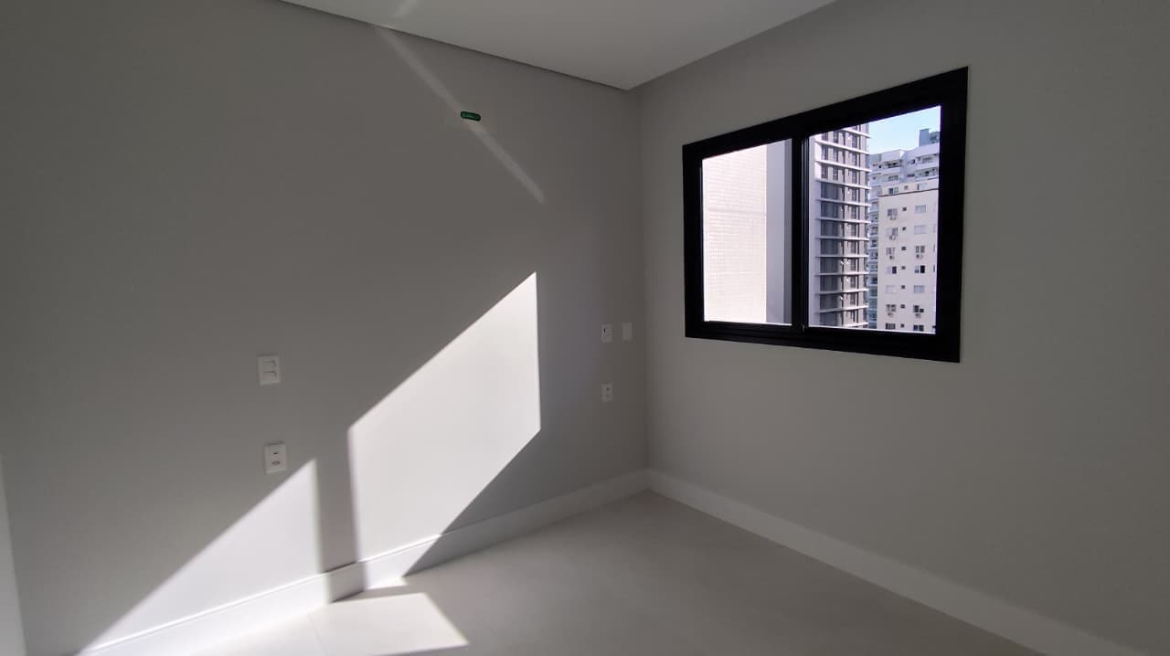 Apartamento de 4 quartos com 2 suítes e 138 m² em Bal. Camboriú