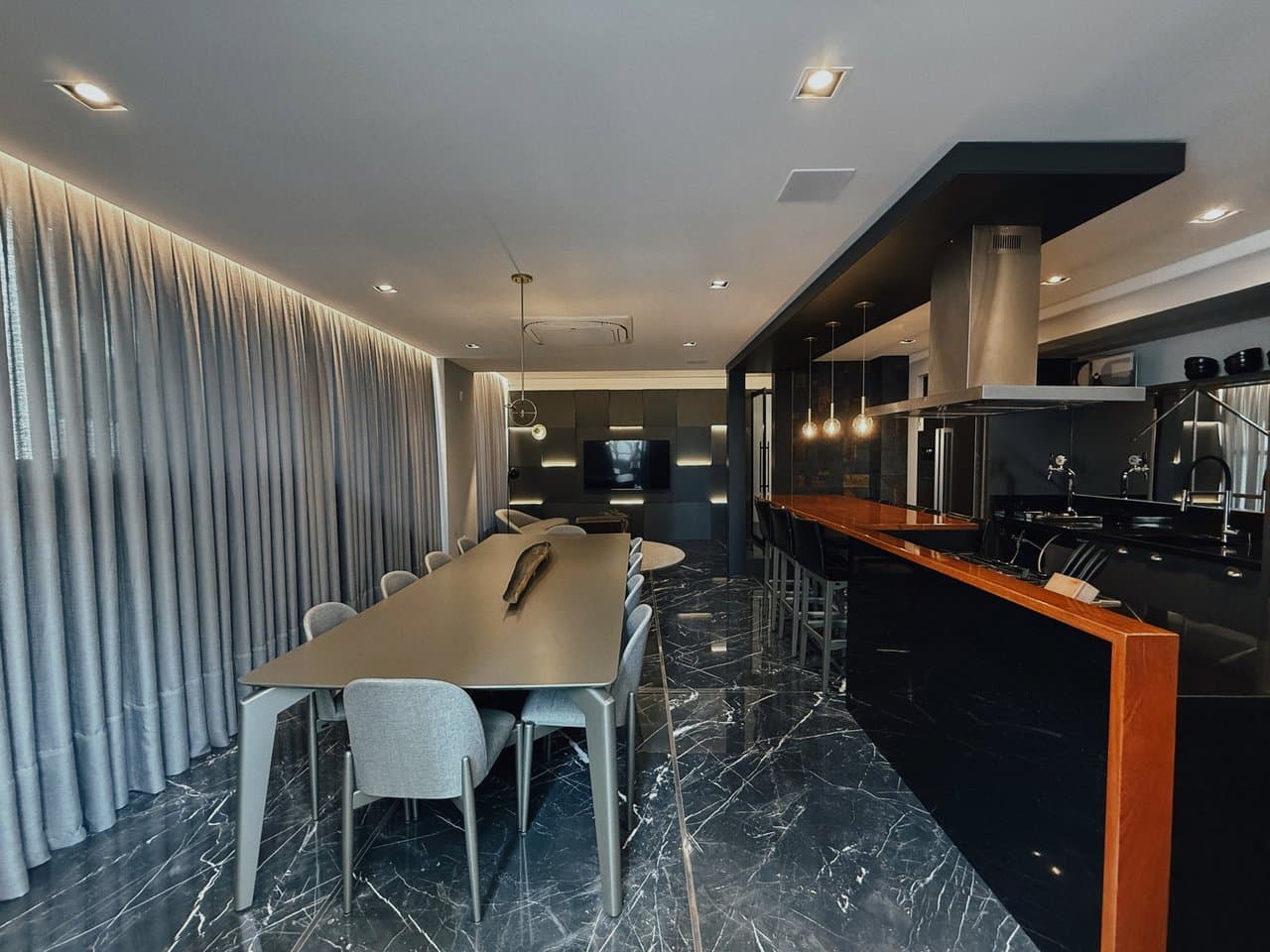 Apartamento de 4 quartos com 4 suítes e 172 m² em Bal. Camboriú
