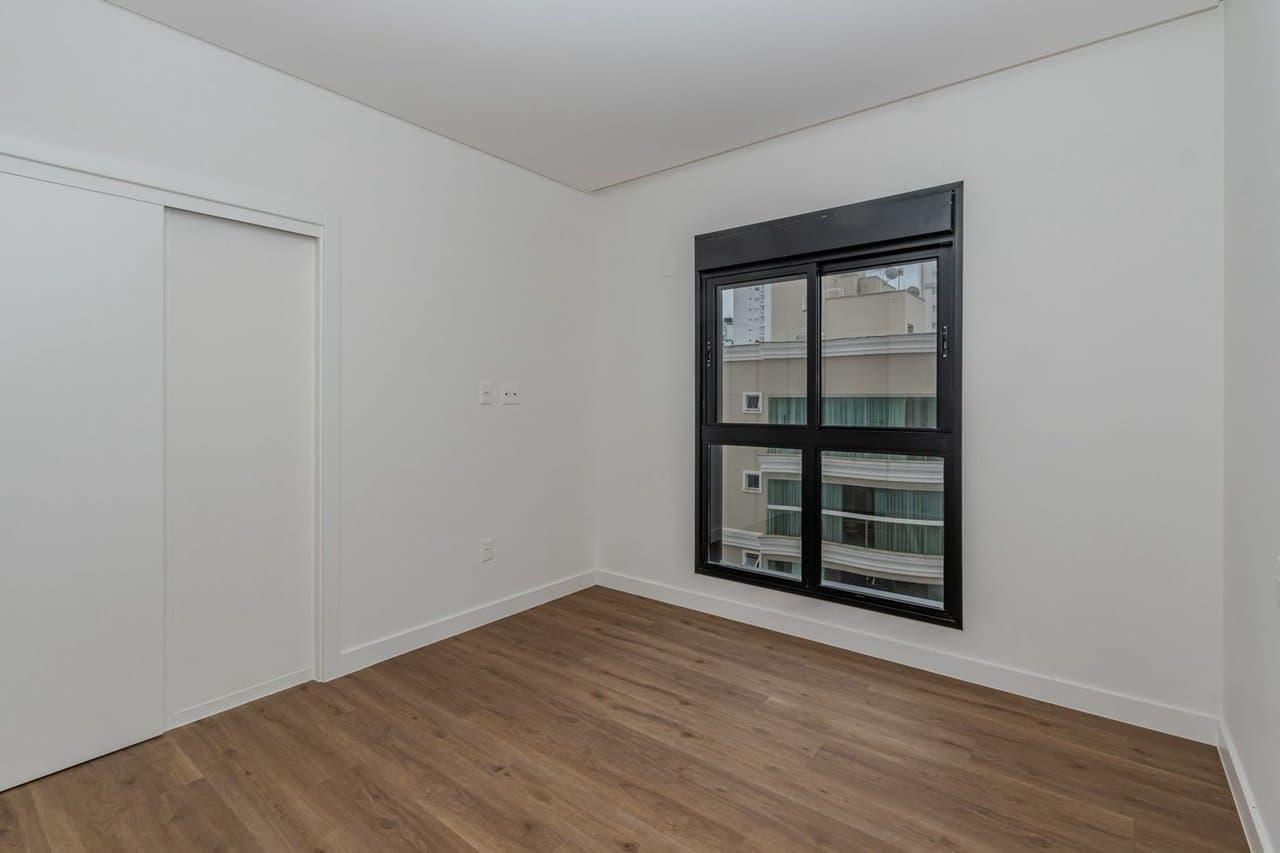 Apartamento de 4 quartos com 4 suítes e 149 m² em Bal. Camboriú