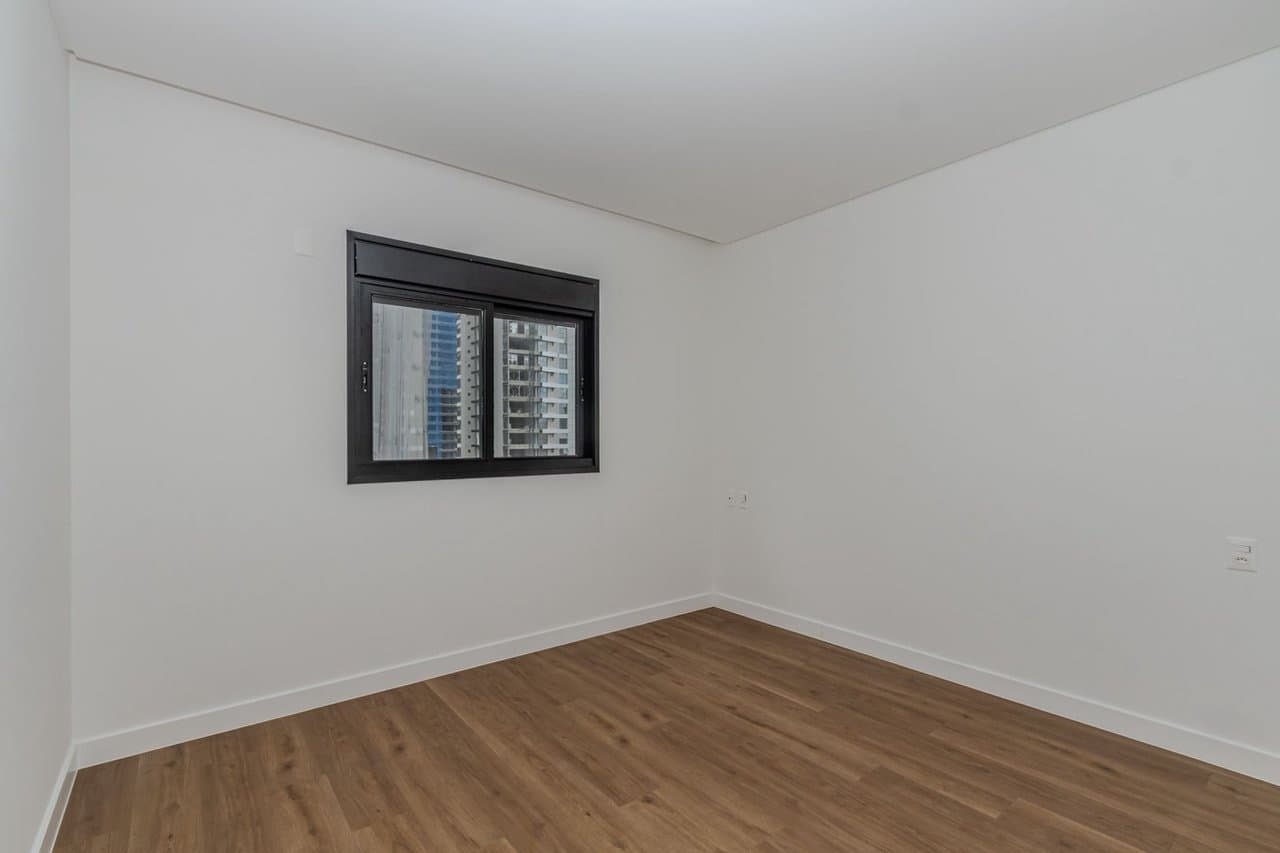 Apartamento de 4 quartos com 4 suítes e 149 m² em Bal. Camboriú