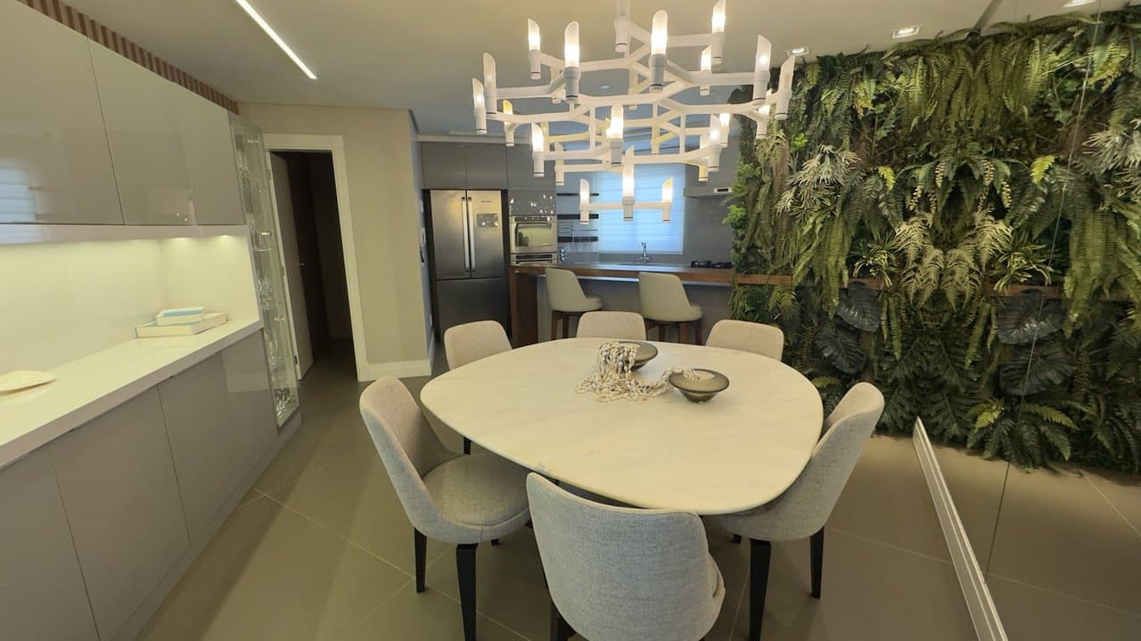Apartamento de 3 quartos com 3 suítes e 164 m² em Bal. Camboriú