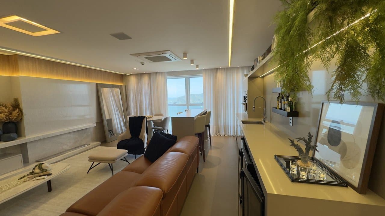 Apartamento de 3 quartos com 3 suítes e 164 m² em Bal. Camboriú
