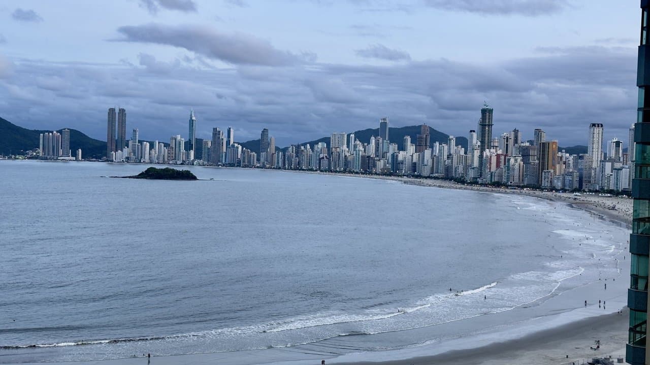Apartamento de 3 quartos com 3 suítes e 182 m² em Bal. Camboriú