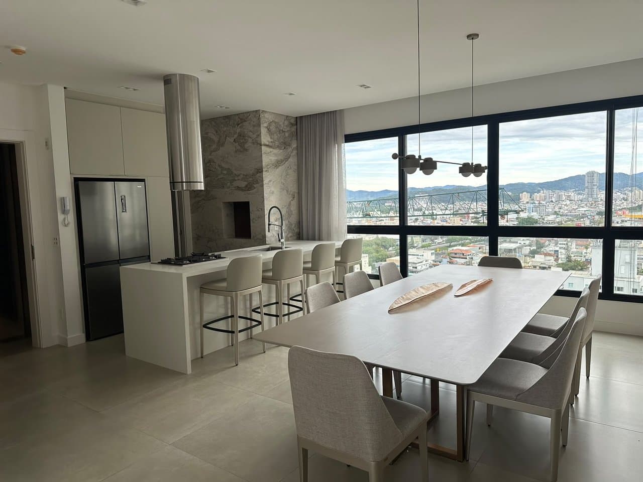 Apartamento de 3 quartos com 3 suítes e 130 m² em Bal. Camboriú