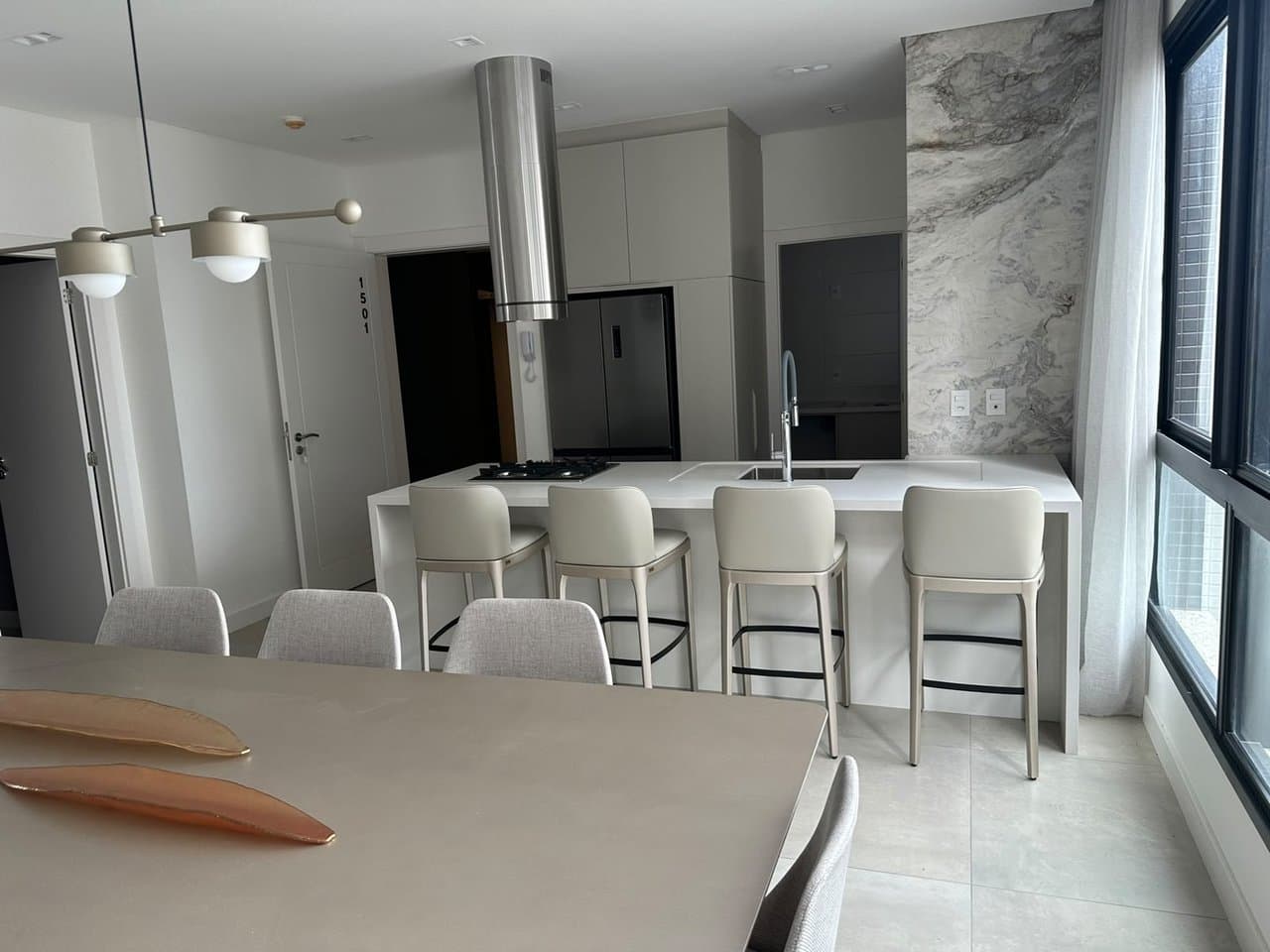 Apartamento de 3 quartos com 3 suítes e 130 m² em Bal. Camboriú