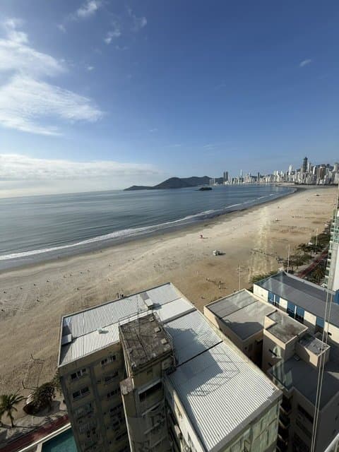 Apartamento de 4 quartos com 4 suítes e 184 m² em Bal. Camboriú