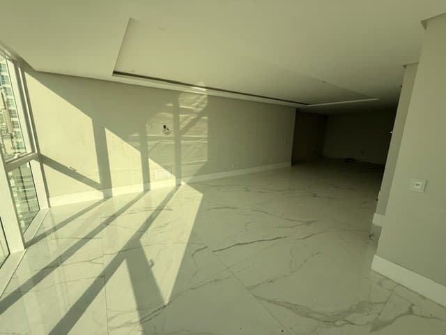 Apartamento de 4 quartos com 4 suítes e 184 m² em Bal. Camboriú
