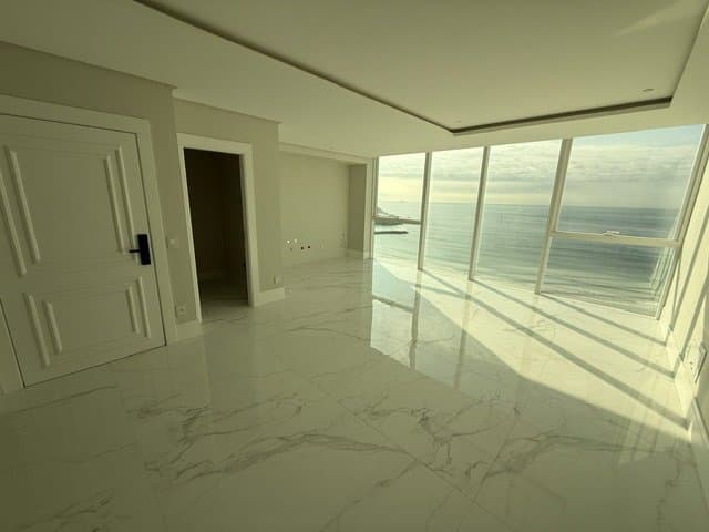 Apartamento de 4 quartos com 4 suítes e 184 m² em Bal. Camboriú
