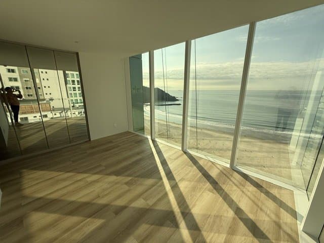 Apartamento de 4 quartos com 4 suítes e 184 m² em Bal. Camboriú