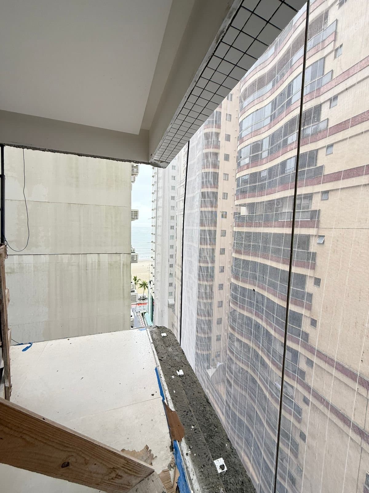 Apartamento de 4 quartos com 4 suítes e 161 m² em Bal. Camboriú