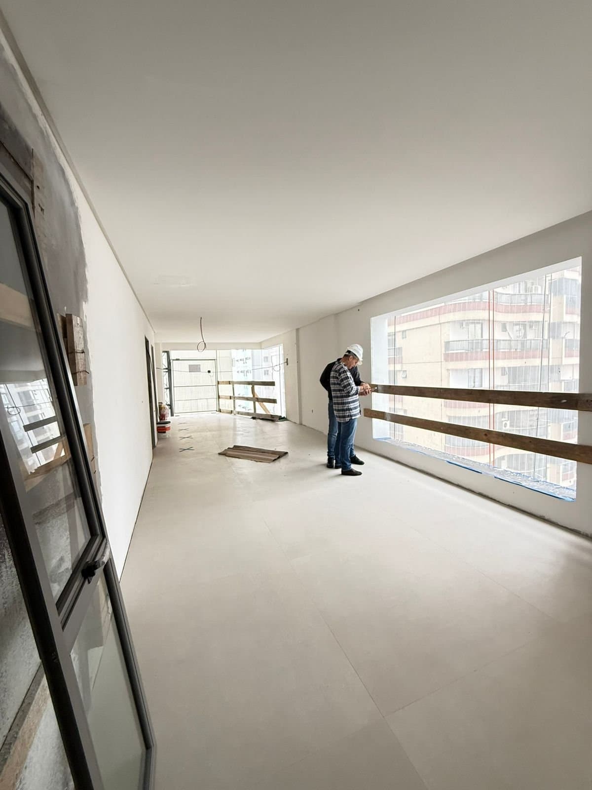 Apartamento de 4 quartos com 4 suítes e 161 m² em Bal. Camboriú