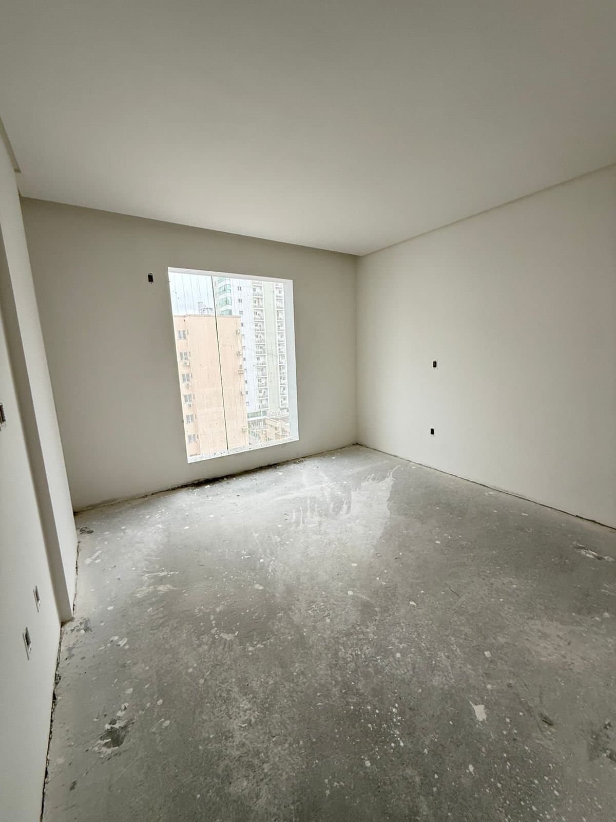 Apartamento de 4 quartos com 4 suítes e 161 m² em Bal. Camboriú