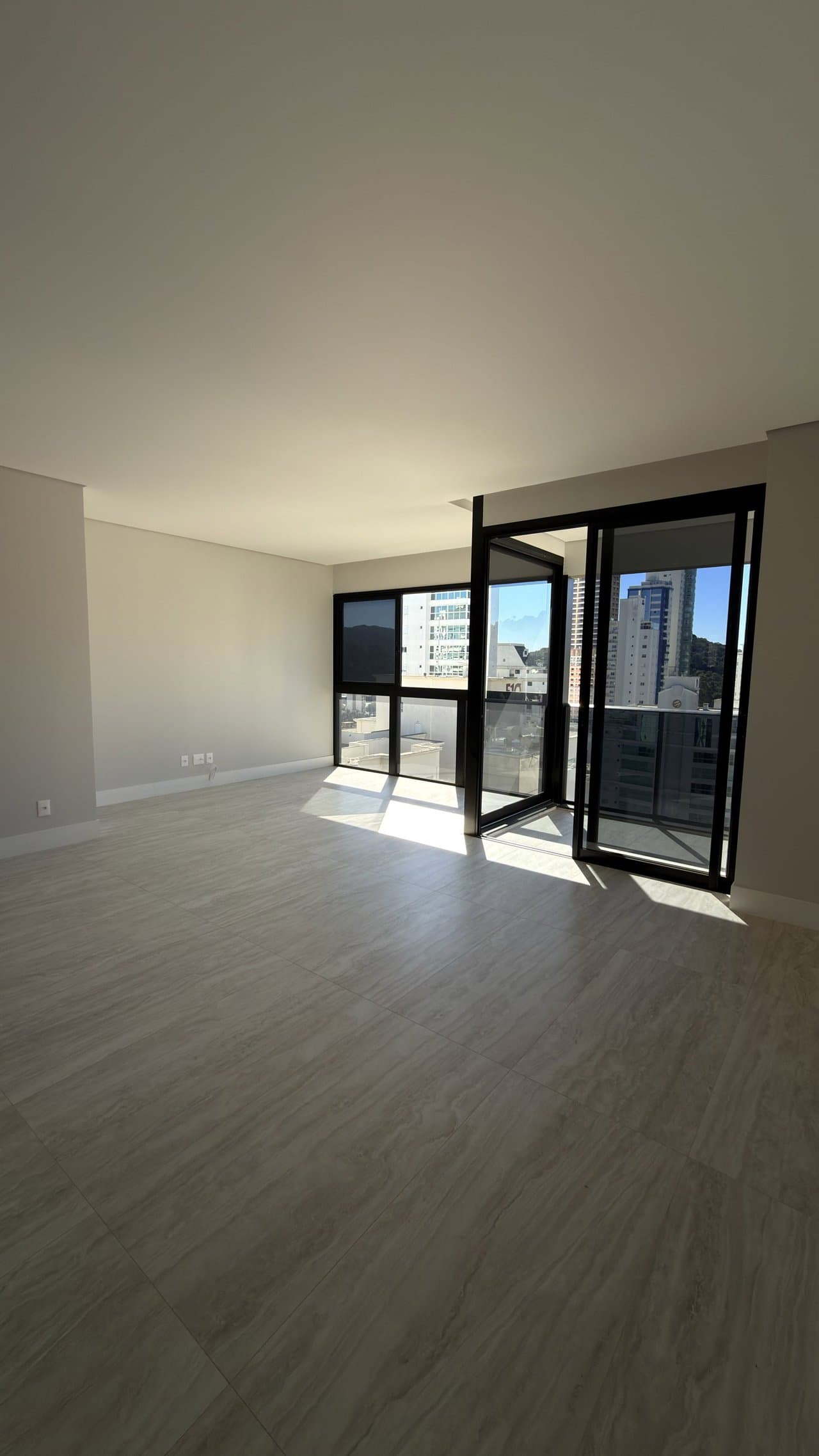 Apartamento de 4 quartos com 4 suítes e 146 m² em Bal. Camboriú