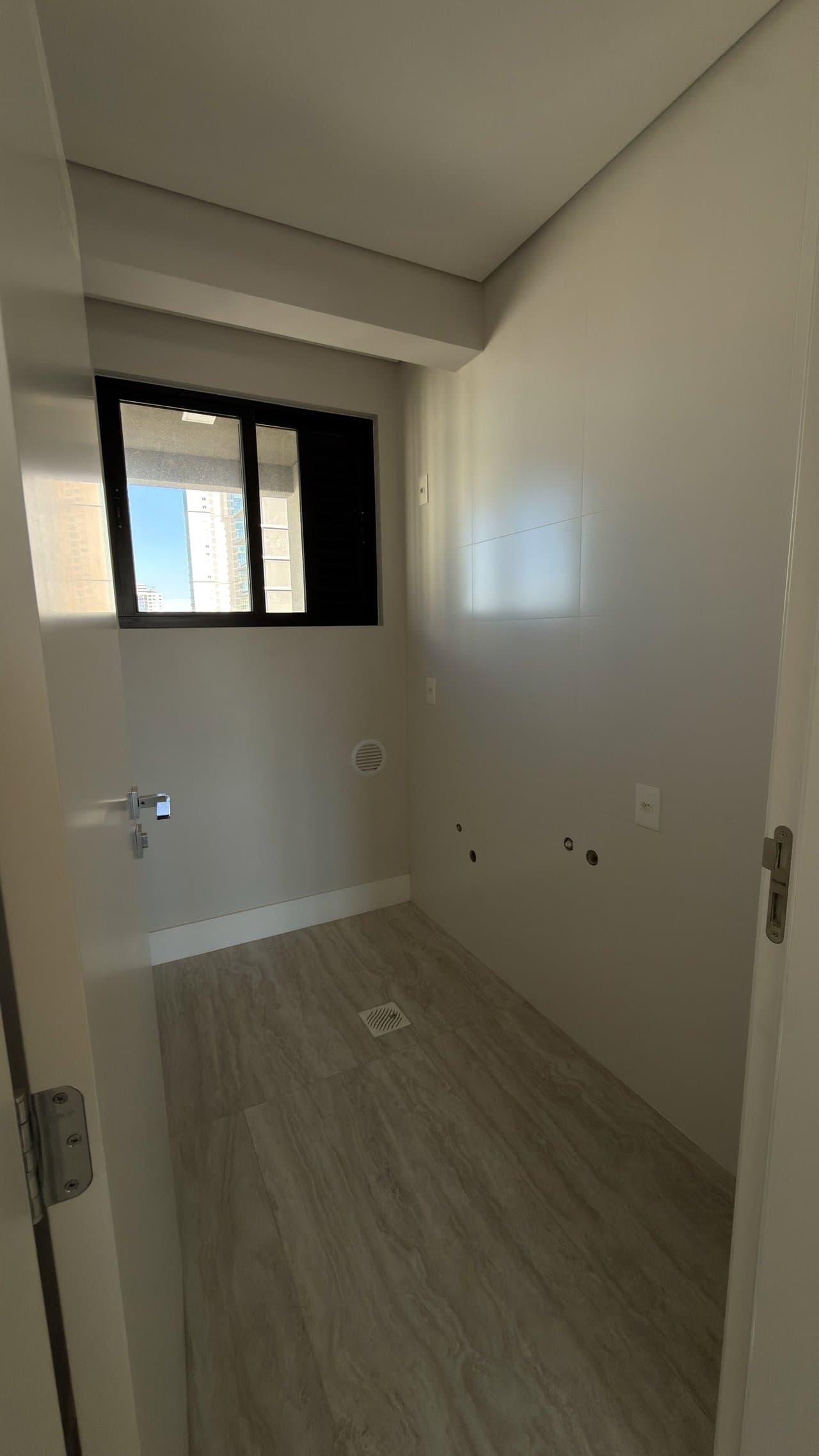 Apartamento de 4 quartos com 4 suítes e 146 m² em Bal. Camboriú