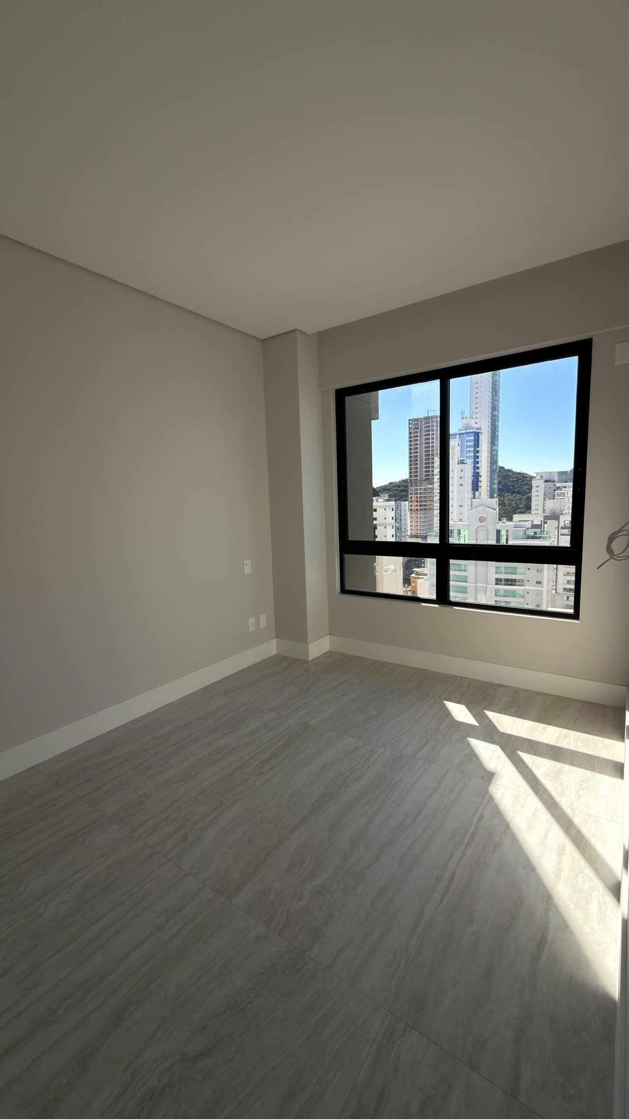 Apartamento de 4 quartos com 4 suítes e 146 m² em Bal. Camboriú