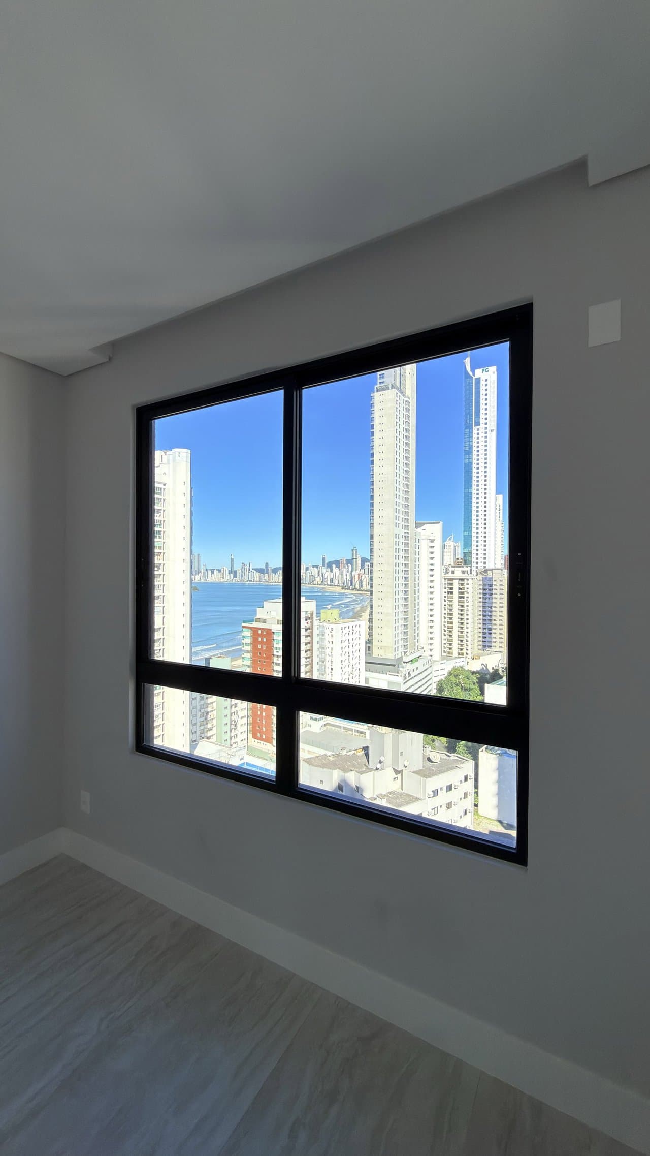 Apartamento de 4 quartos com 4 suítes e 146 m² em Bal. Camboriú