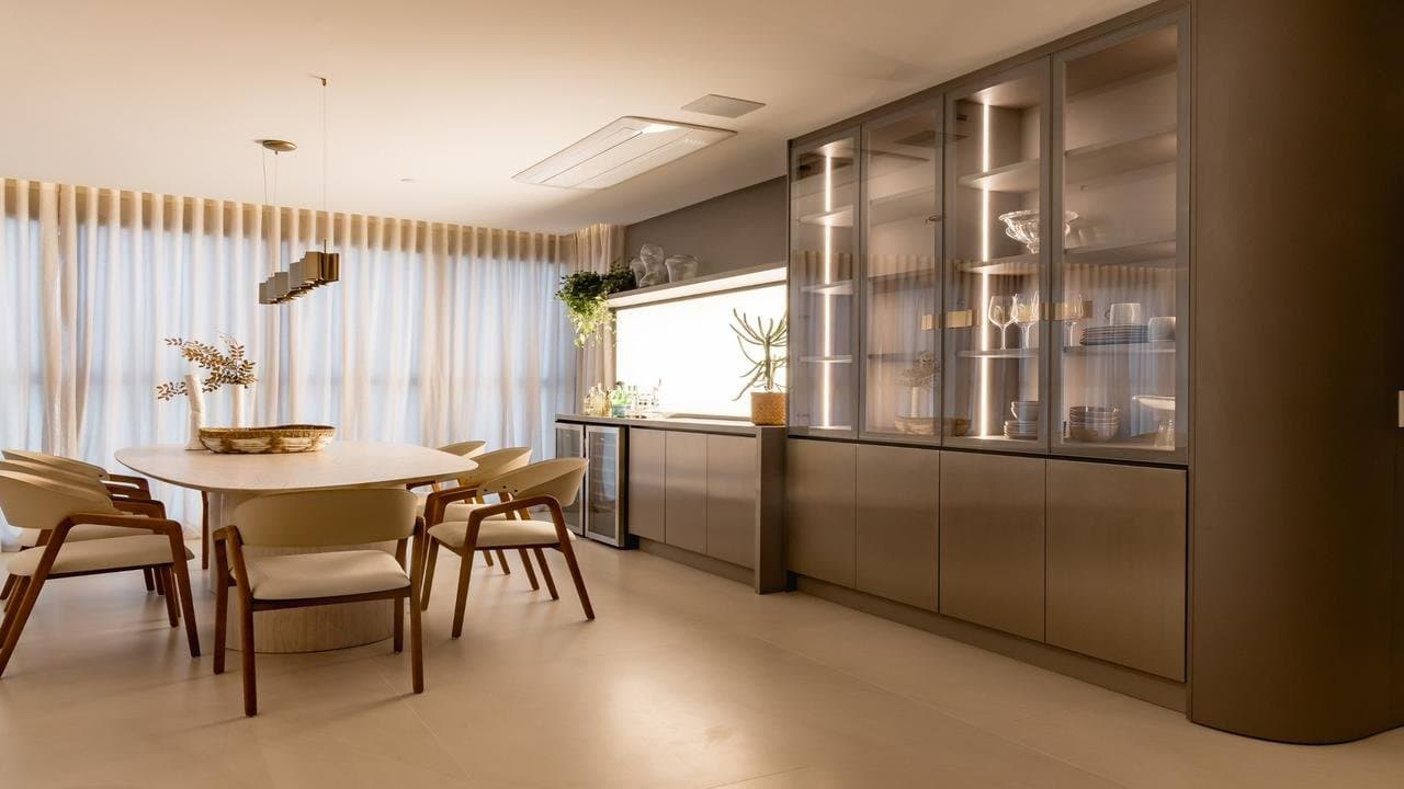 Apartamento de 4 quartos com 4 suítes e 196 m² em Bal. Camboriú