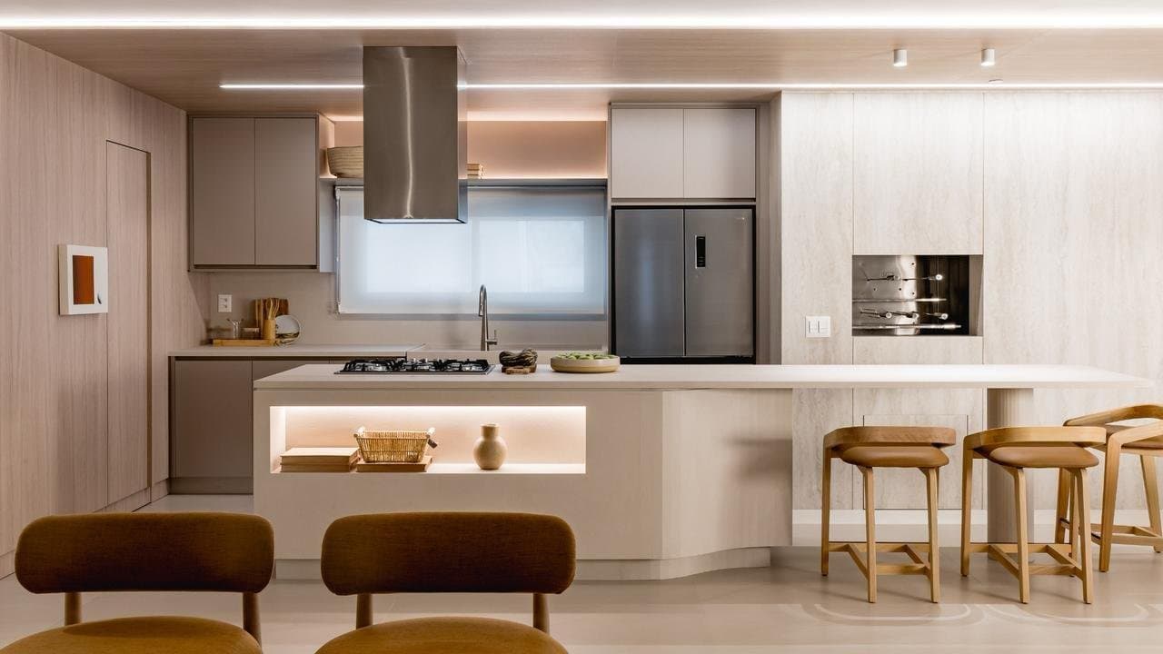 Apartamento de 4 quartos com 4 suítes e 196 m² em Bal. Camboriú